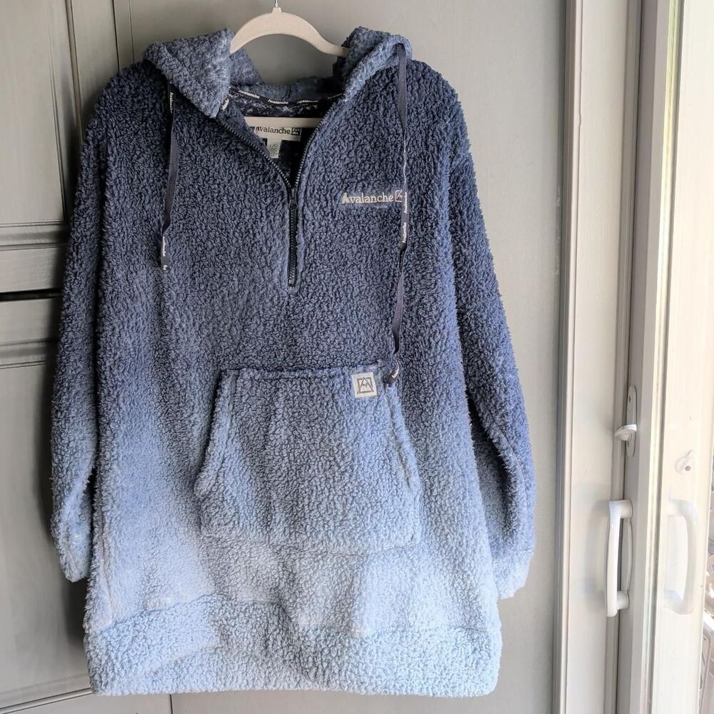 Avalanche women’s size L plush sherpa fleece blue ombre hoodie kangaroo pocket